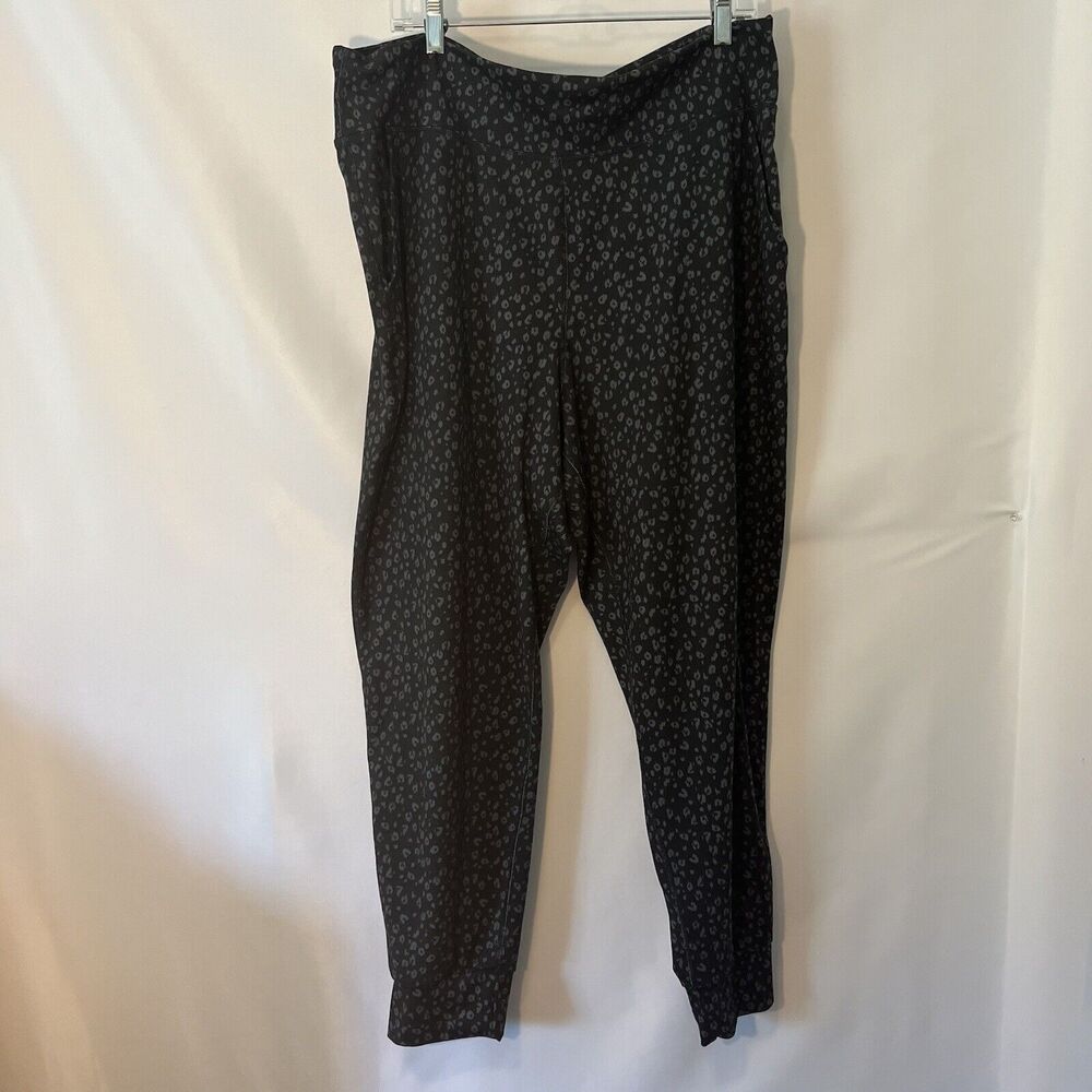 Bebe women's Size 3X Sport Jogger Pants “Black Leopard” Pockets Silver Logo